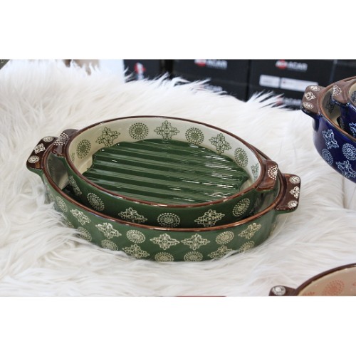 Picture of Cemile Retro Porcelain Eliptical Ovenware Set of 2 with Trivet - Green