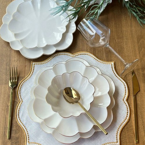 Picture of Daisy 24 Pieces Porcelain Dinnerware Set - Gold