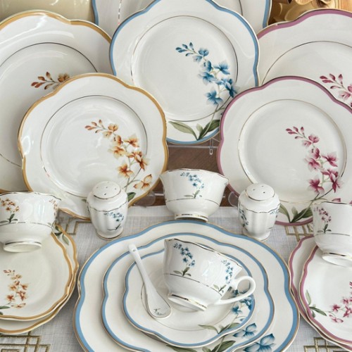 Picture of In Roses 42 Piece Breakfast Set