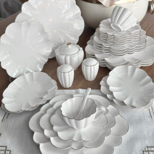Picture of Daisy 38 Piece Breakfast Set - Silver